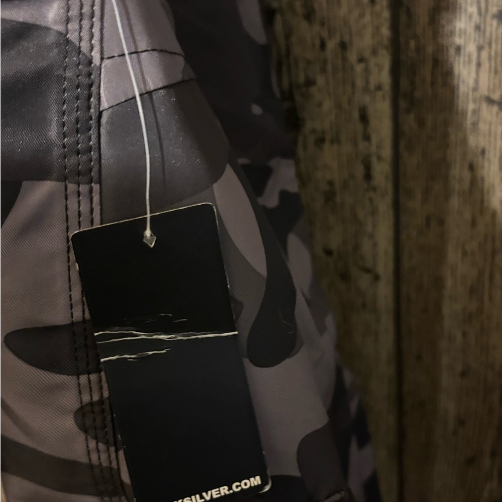 Quiksilver Men's Camo Swim Shorts - Black 33 - Picture 8 of 8